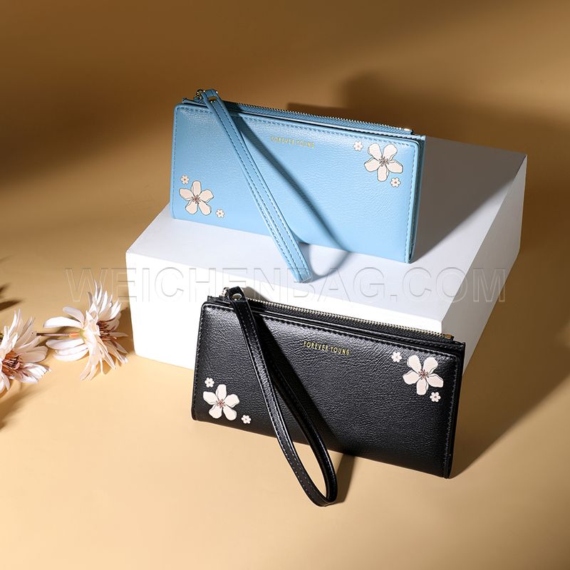 The new forever young purse 8302-006Y